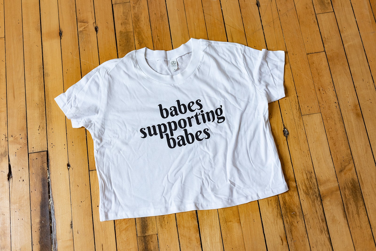 babes supporting babes cropped white top for women and entrepreneurs